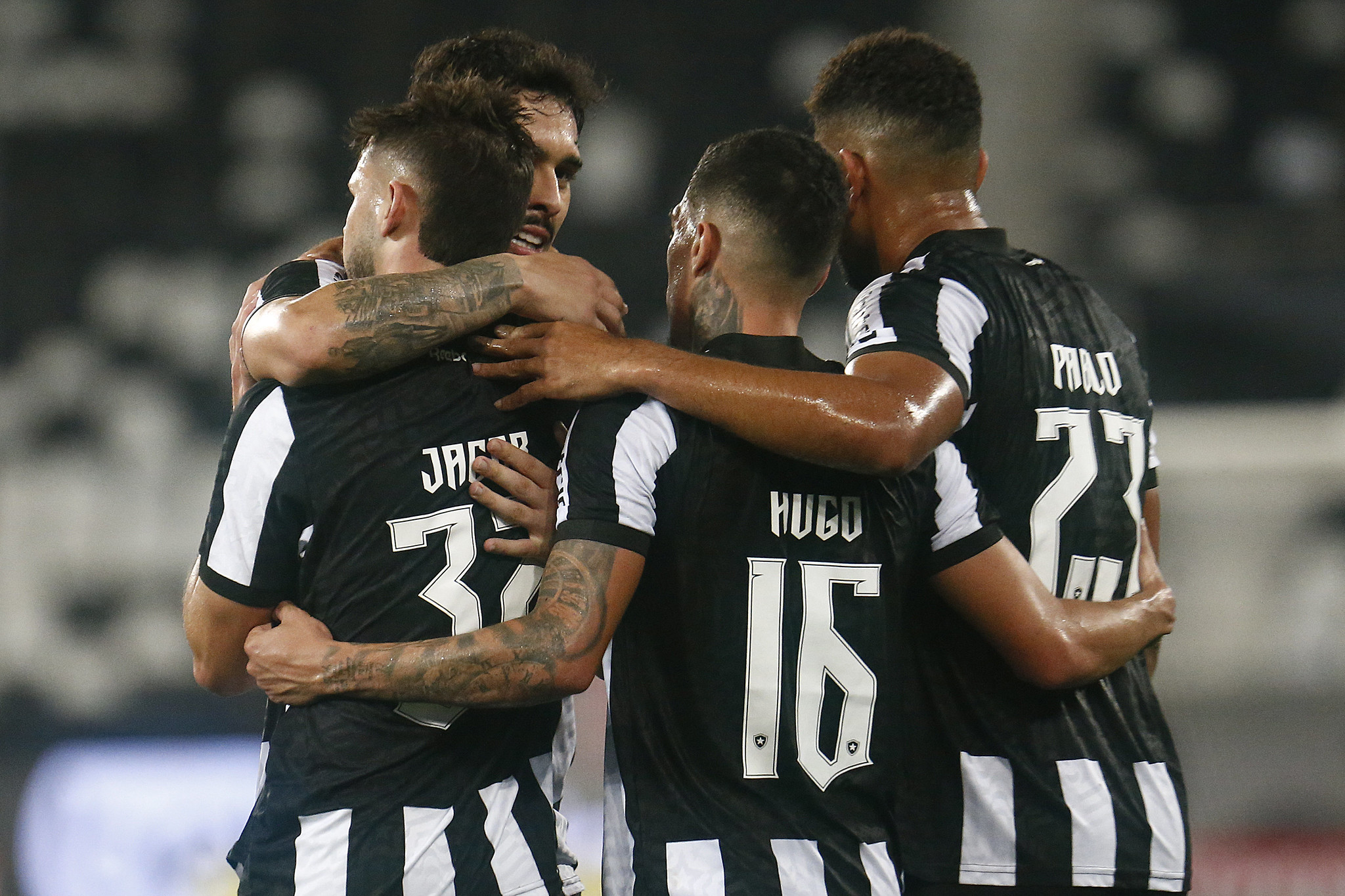 Com gol de falta de Savarino, Botafogo goleia Juventude por 5 a 1 e entra no G-4 do Brasileirão