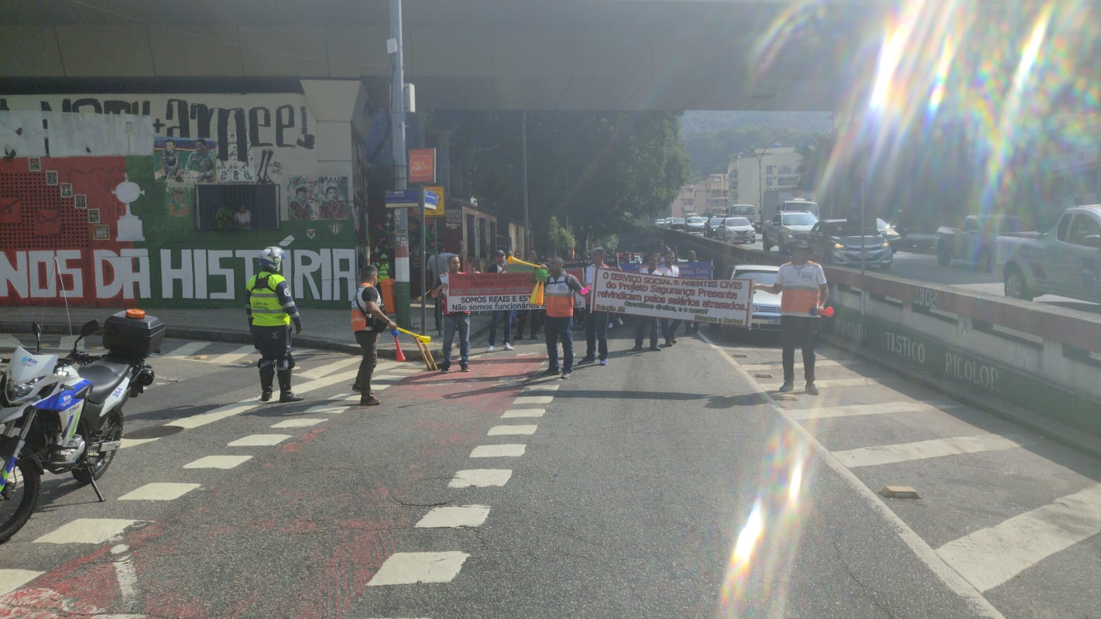 Agentes do Segurança Presente fazem protesto em Laranjeiras por aumento de salários