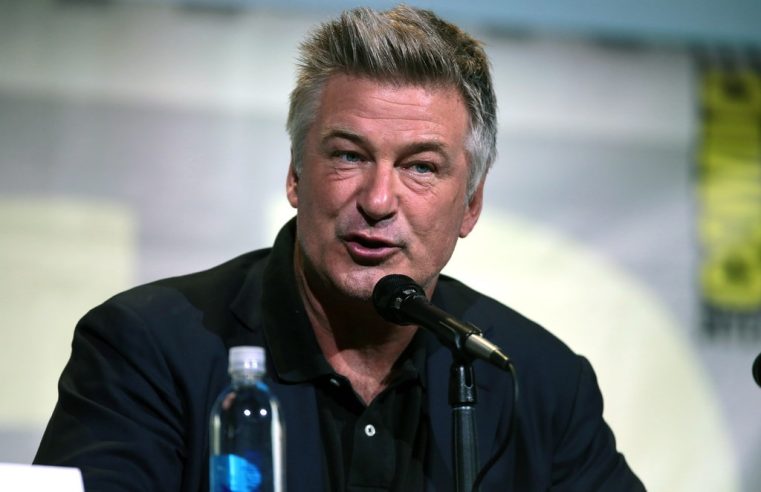 Caso Alec Baldwin: promotora alega que ator ‘não tinha nenhum controle emocional’ em set