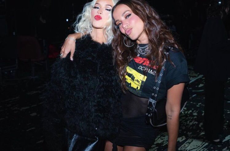 Christina Aguilera posta foto com Anitta e surgem rumores de feat