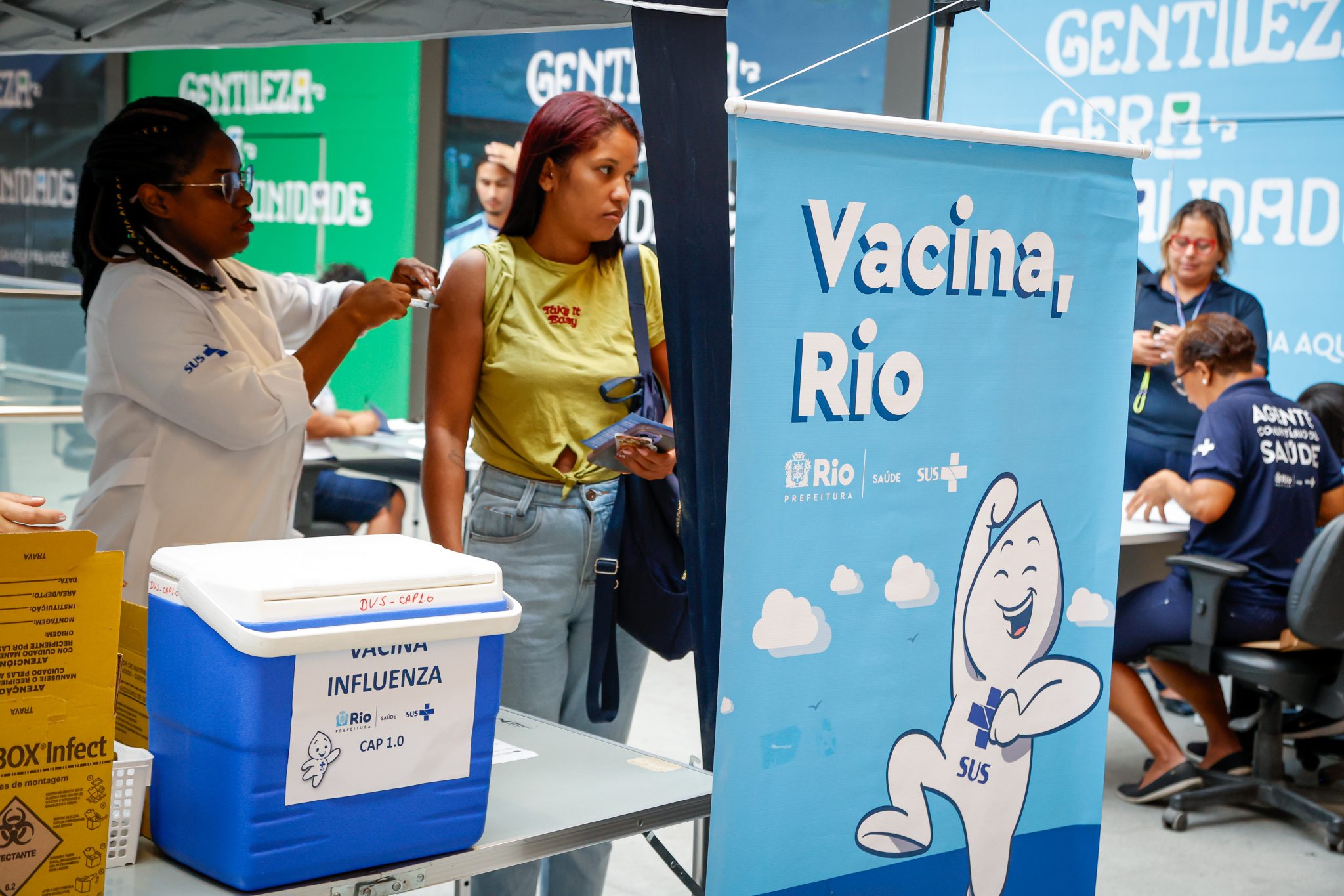 Terminal Gentileza inaugura ponto de vacinação contra gripe