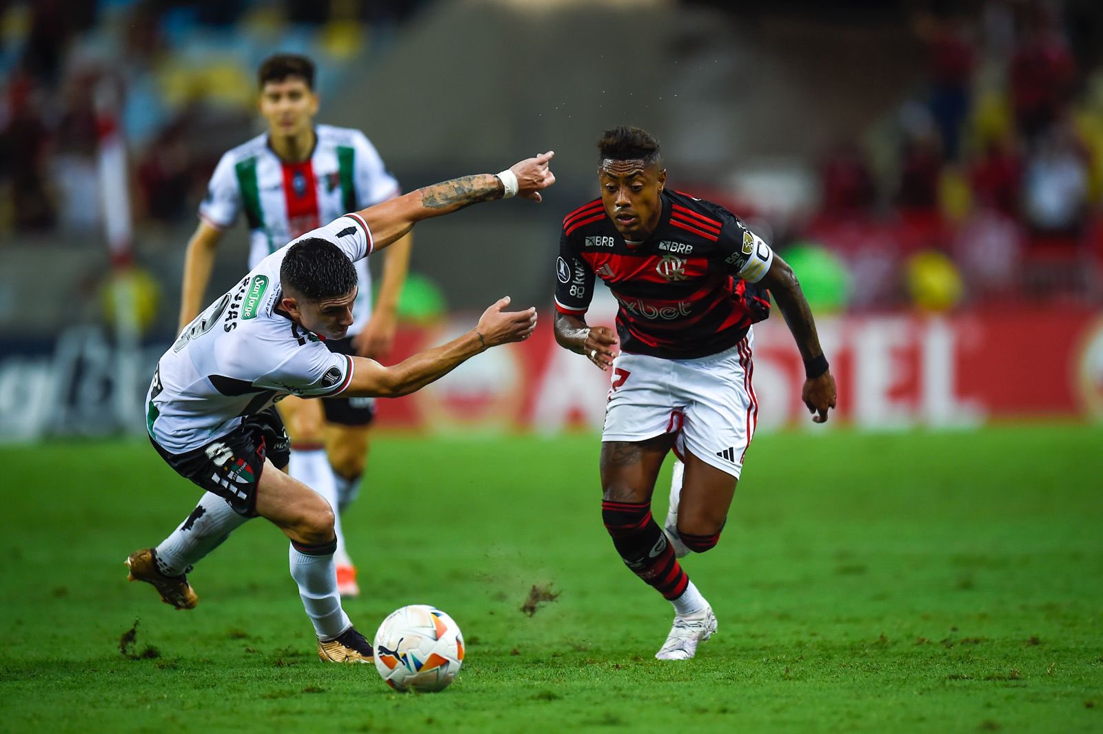 Flamengo encara Atlético Goianiense, neste domingo (14), em Goiânia