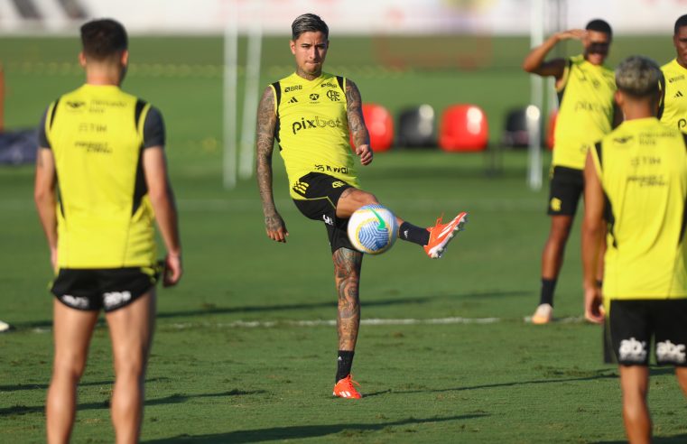 Com retornos de Ayrton Lucas e Varela, Flamengo recebe o São Paulo, nesta quarta-feira (17) no Maracanã