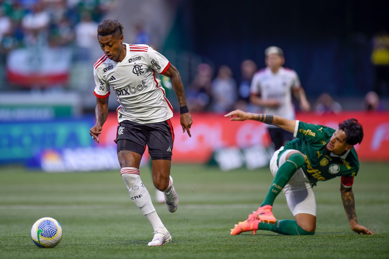 Em jogo equilibrado, Palmeiras e Flamengo não saem do zero pelo Campeonato Brasileiro