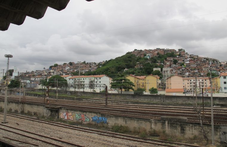 Correios inaugura agência no Morro da Mangueira