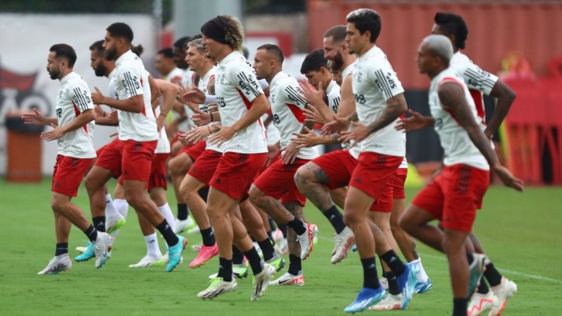 Poupados: Arrascaeta e Luiz Araújo ficam de fora da partida entre Flamengo e São Paulo nesta quarta-feira (17)