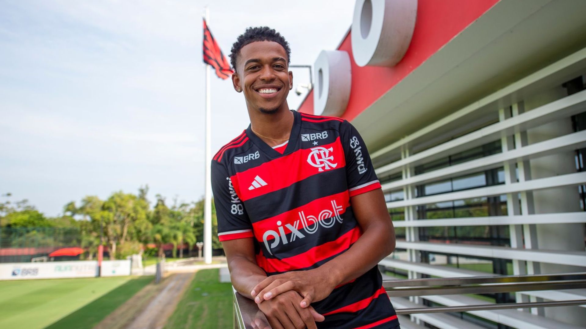 Flamengo anuncia Carlinhos, destaque do Nova Iguaçu no Cariocão 2024