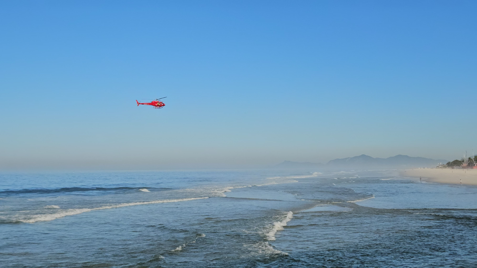 Bombeiros seguem na busca por desaparecido em acidente com moto-aquática na Barra