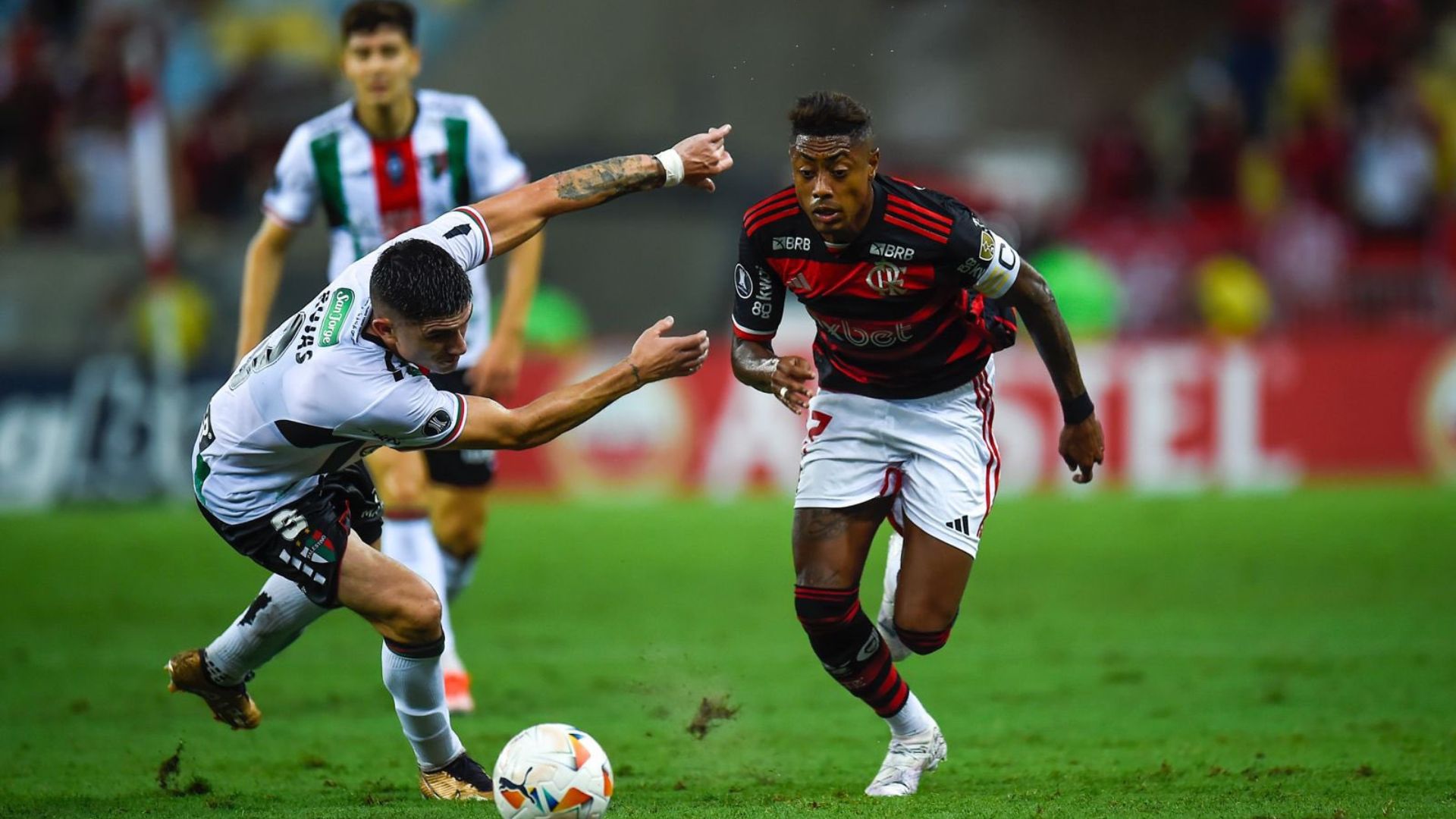 Com show de Pedro, Flamengo vence Palestino por 2 a 0 na Libertadores