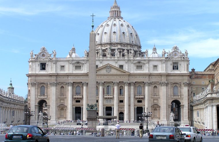 Vaticano classifica mudança de sexo, aborto, eutanásia e barriga de aluguel como ‘ameaças graves à dignidade humana’