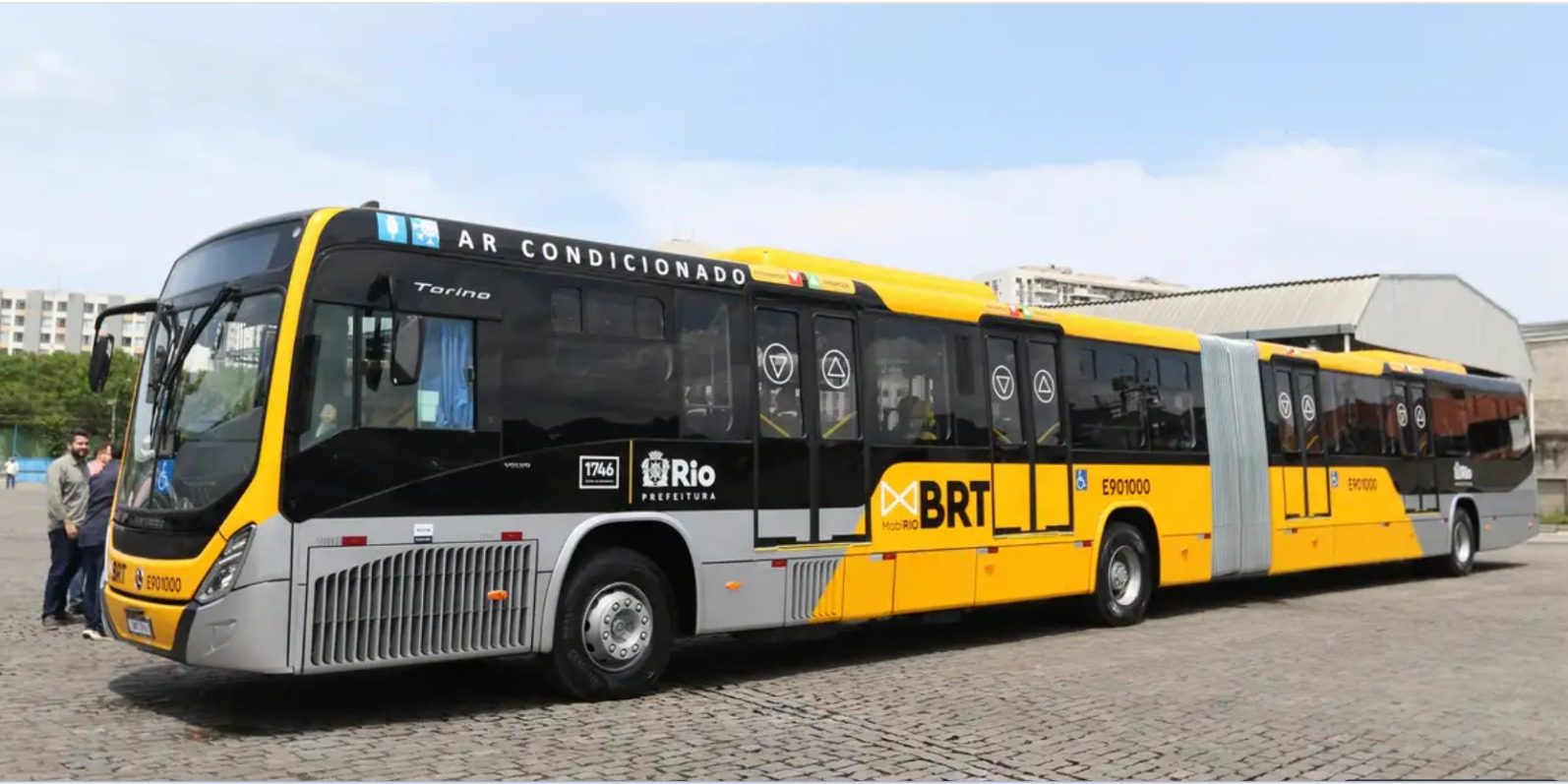 Prefeitura libera faixa seletiva da Avenida Brasil para aliviar congestionamento