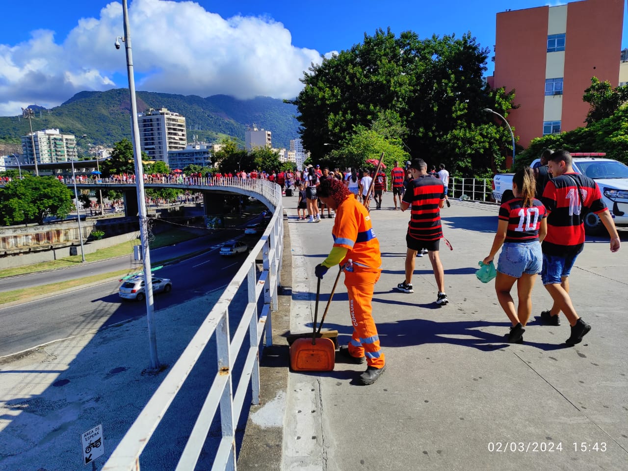 Comlurb organiza operação de limpeza para jogo entre Flamengo e São Paulo no Maracanã