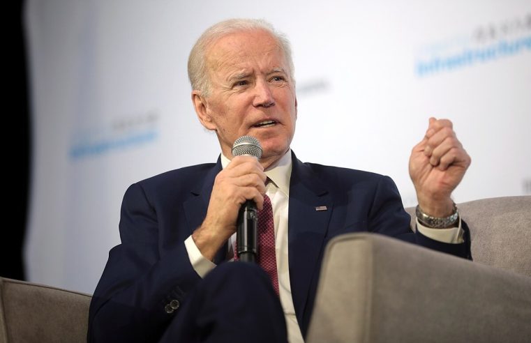 Joe Biden testa positivo para Covid-19 em meio a campanha eleitoral, mas apresenta sintomas leves