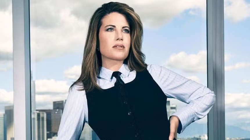 Monica Lewinsky, envolvida em escândalo sexual no governo de Bill Clinton, faz campanha de moda para estimular voto