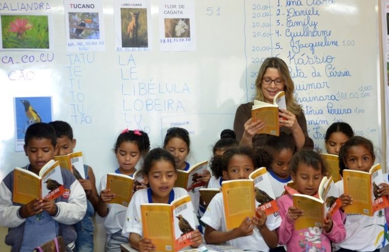 Alerj aprova projeto de lei que vai empregar 4700 professores temporários para reforço emergencial