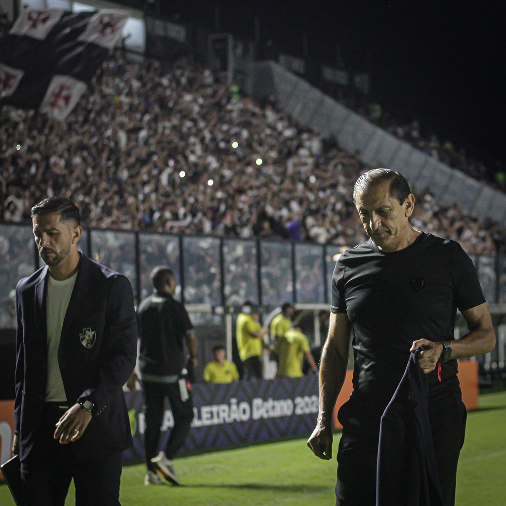 Vasco da Gama: Ramón Diaz briga por multa e Cruzmaltino pode ir à Justiça contra técnico