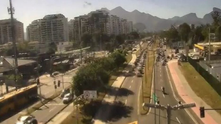 Três pessoas ficam feridas em acidente na Barra da Tijuca