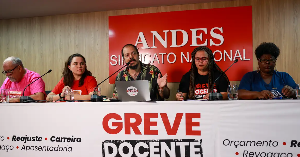 Universidades federais decidem seguir em greve após acordo do governo com sindicato