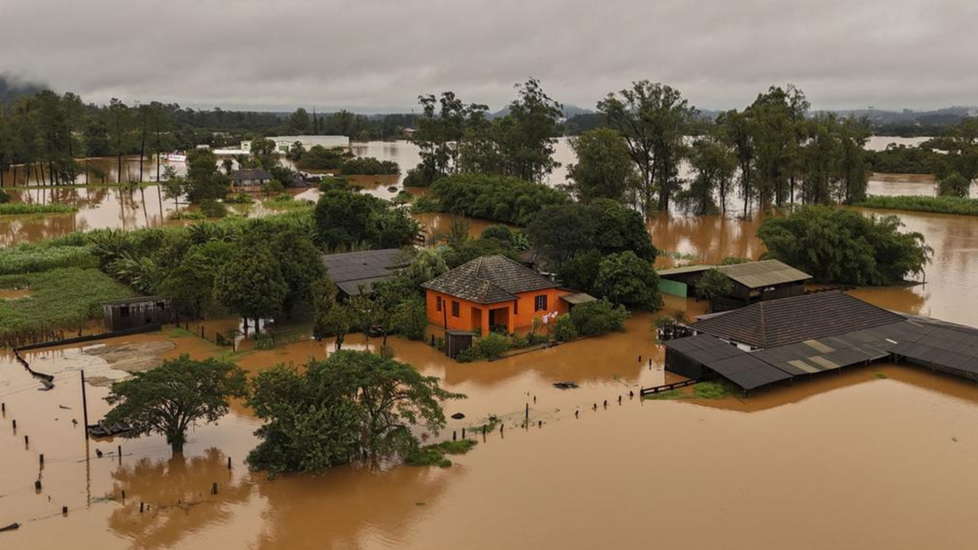 Rio Grande do Sul: número de mortes pelas enchentes sobe para 163 e 72 estão desaparecidos