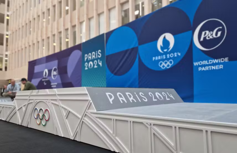 Pódio das Olimpíadas e Paralimpíadas de Paris é divulgado; estrutura será 100% reciclável e inspirada na Torre Eiffel