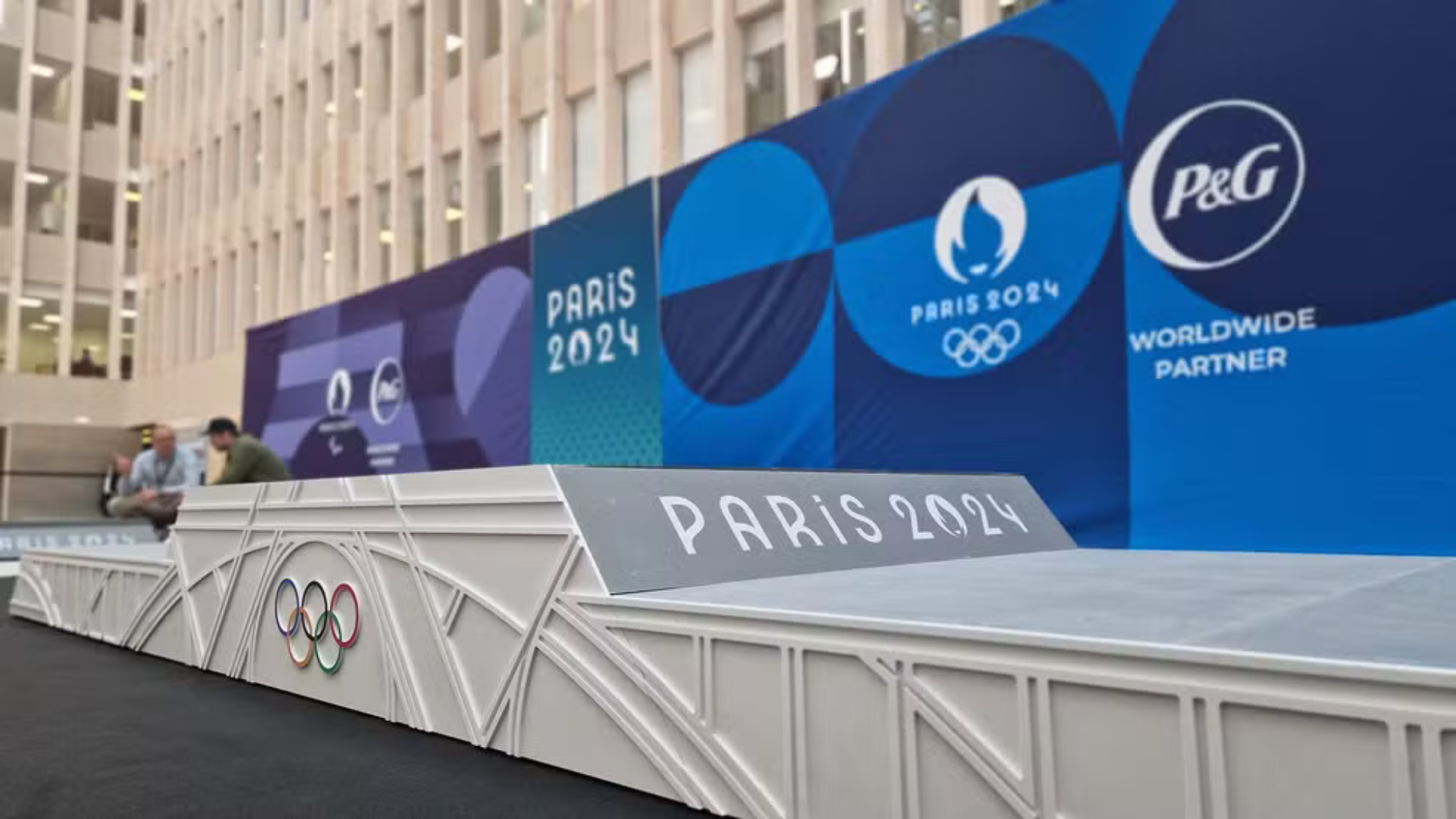 Pódio das Olimpíadas e Paralimpíadas de Paris é divulgado; estrutura será 100% reciclável e inspirada na Torre Eiffel