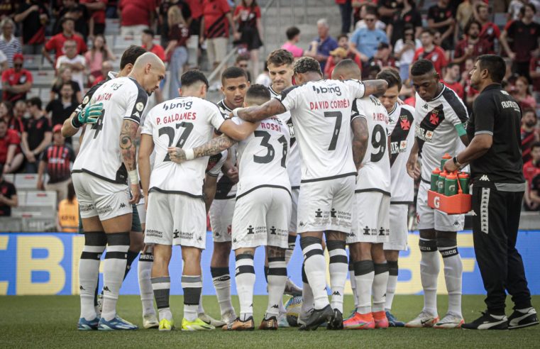 Com expulsão de Hugo Moura no início, Vasco perde para Athletico Paranaense por 1 a 0