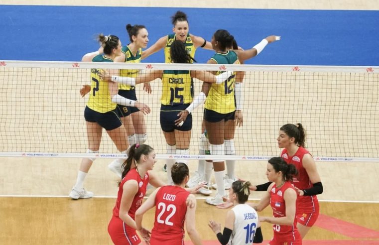 Brasil vence Sérvia por 3 sets a 0 e mantém liderança na Liga das Nações de Vôlei