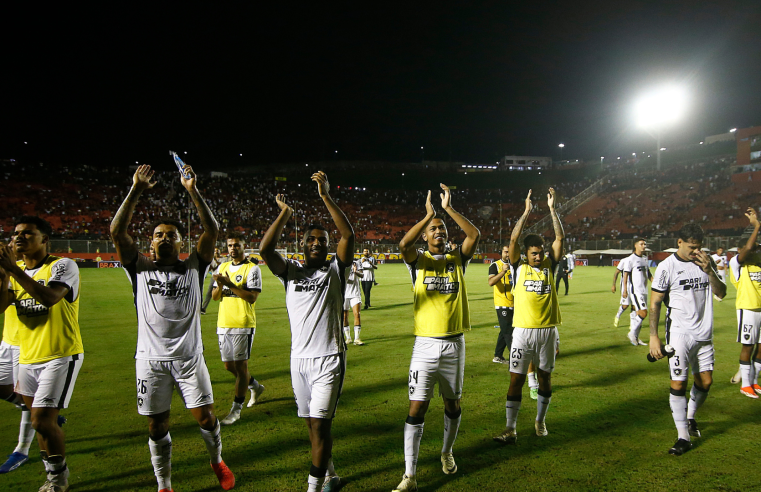 Botafogo ganha do Vitória com placar 2 x 1 e se classifica para as oitavas da Copa do Brasil