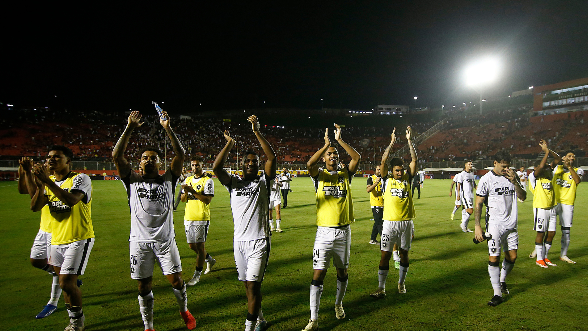 Botafogo ganha do Vitória com placar 2 x 1 e se classifica para as oitavas da Copa do Brasil