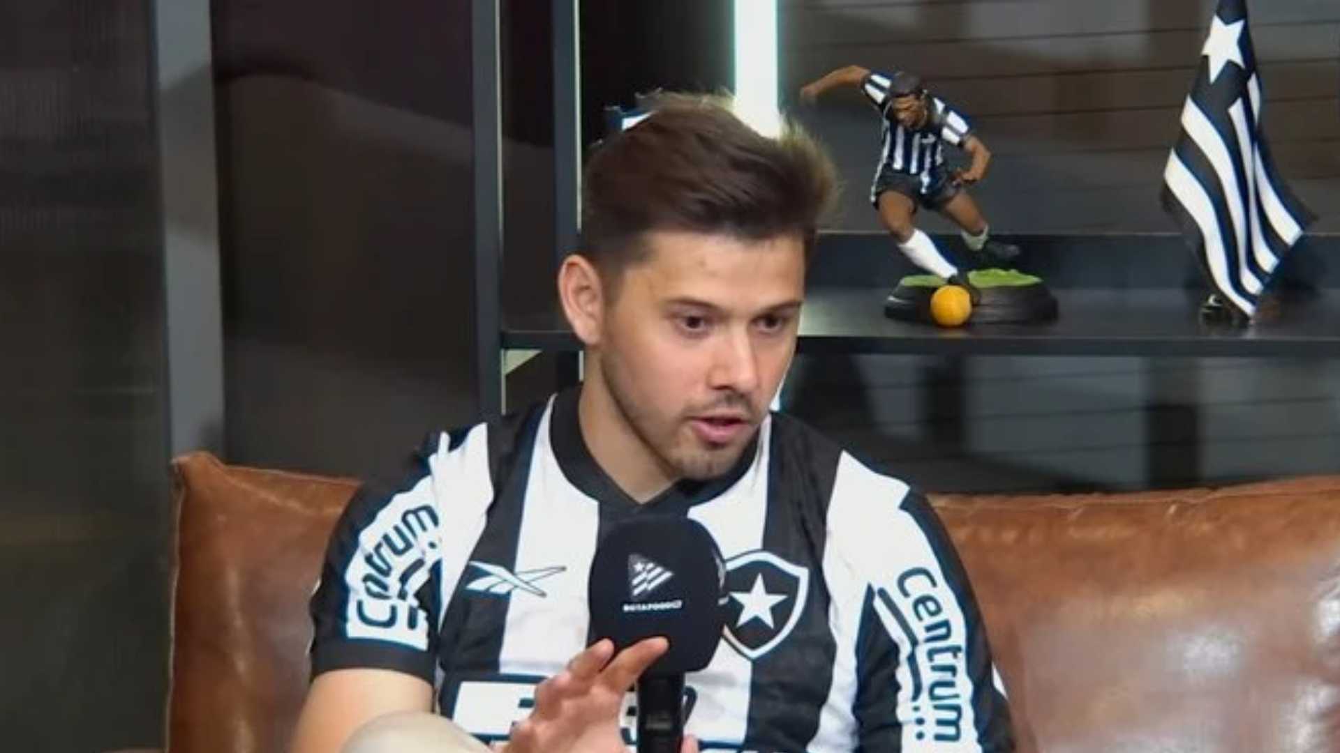 Afastados do Botafogo: Romero nega ter levado mulheres em hotel do clube mas admite erro