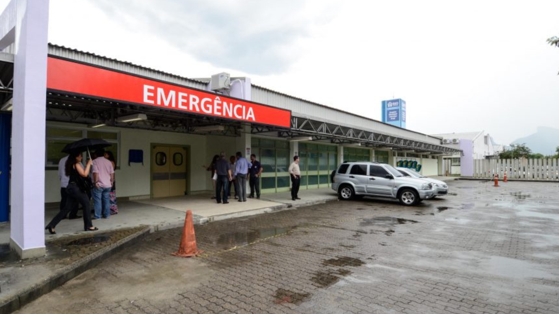 Menino é mordido por jacaré ao buscar pipa na Cidade de Deus