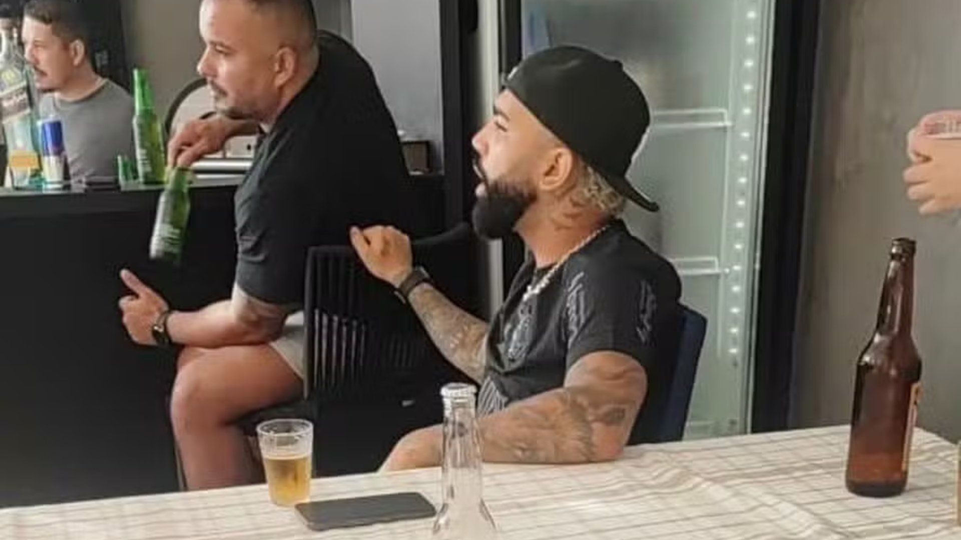 Gabigol assume ter vestido camisa do Corinthians: ‘errei, peço desculpas’