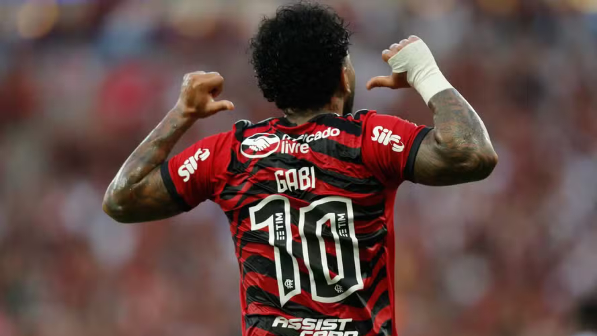 Após Gabigol ser punido, Oscar do Shangai entra nos planos da diretoria e pode ser novo camisa 10 do Flamengo