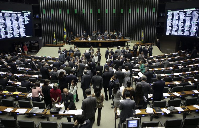 Câmara aprova lei que prevê que invasores de terra sejam barrados no Bolsa Família