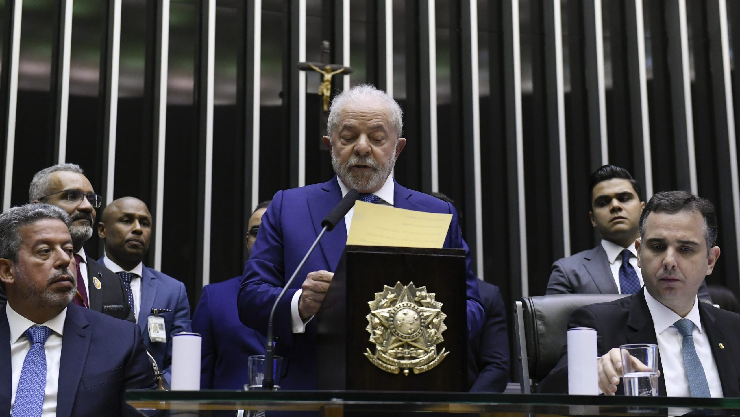 Rejeição ao governo Lula entre deputados sobe 9 pontos e chega a 42%, diz Quaest