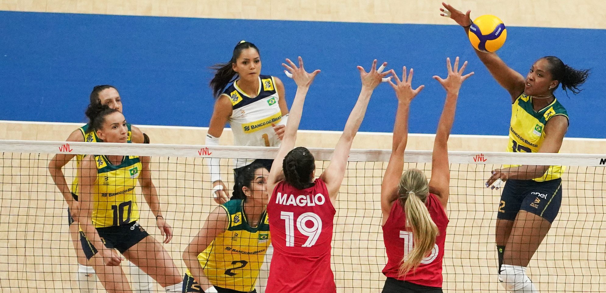 Brasil vence Canadá em estreia na Liga das Nações de Vôlei por 3 sets a 1