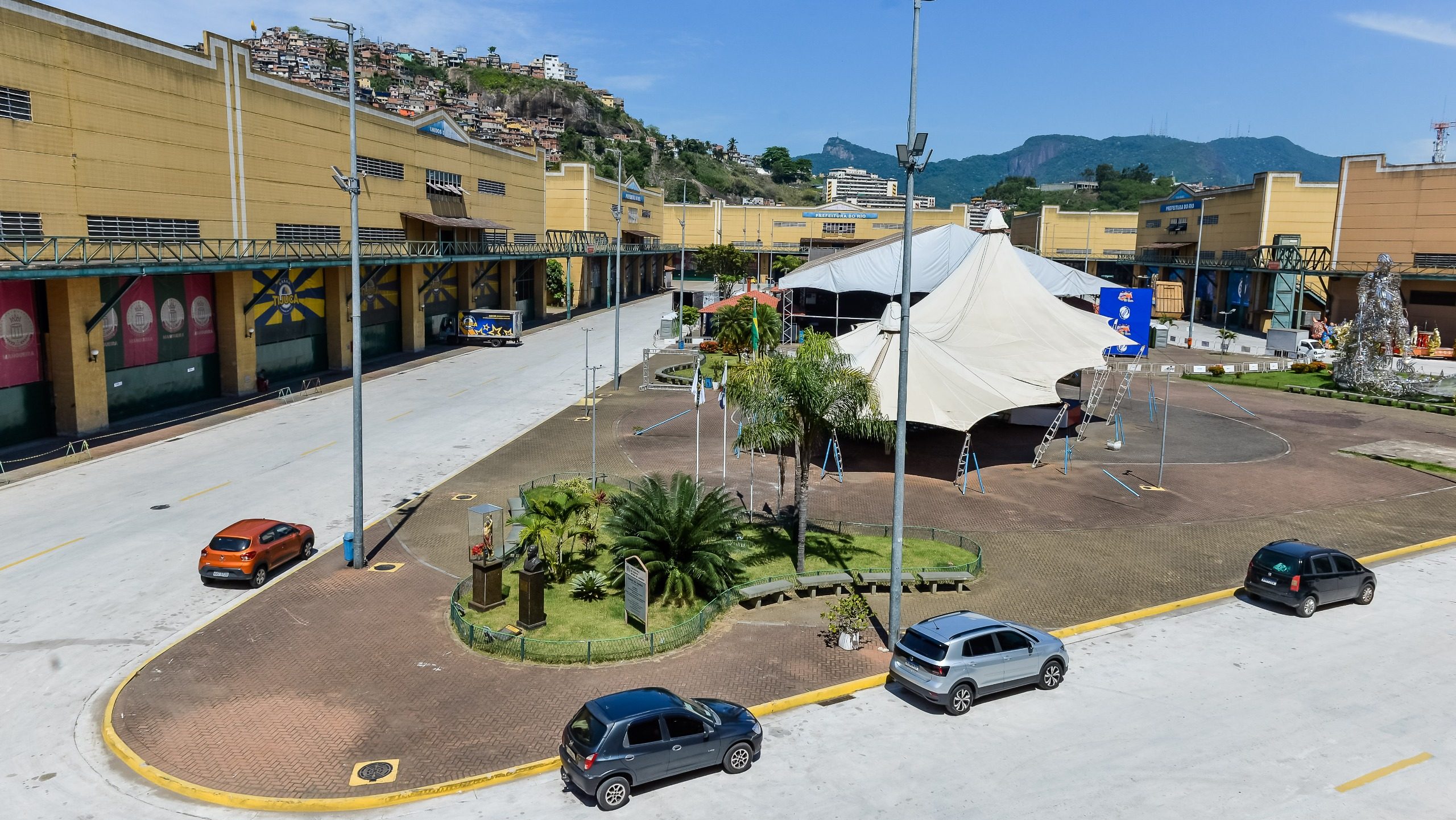 Escolas de Samba se unem em solidariedade ao Rio Grande do Sul e viram pontos de coleta de doações