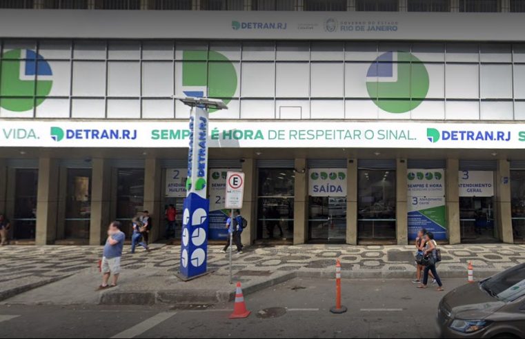 Corpo de Bombeiros e Detran-RJ promovem ação conscientização no Centro do Rio durante o Maio Amarelo