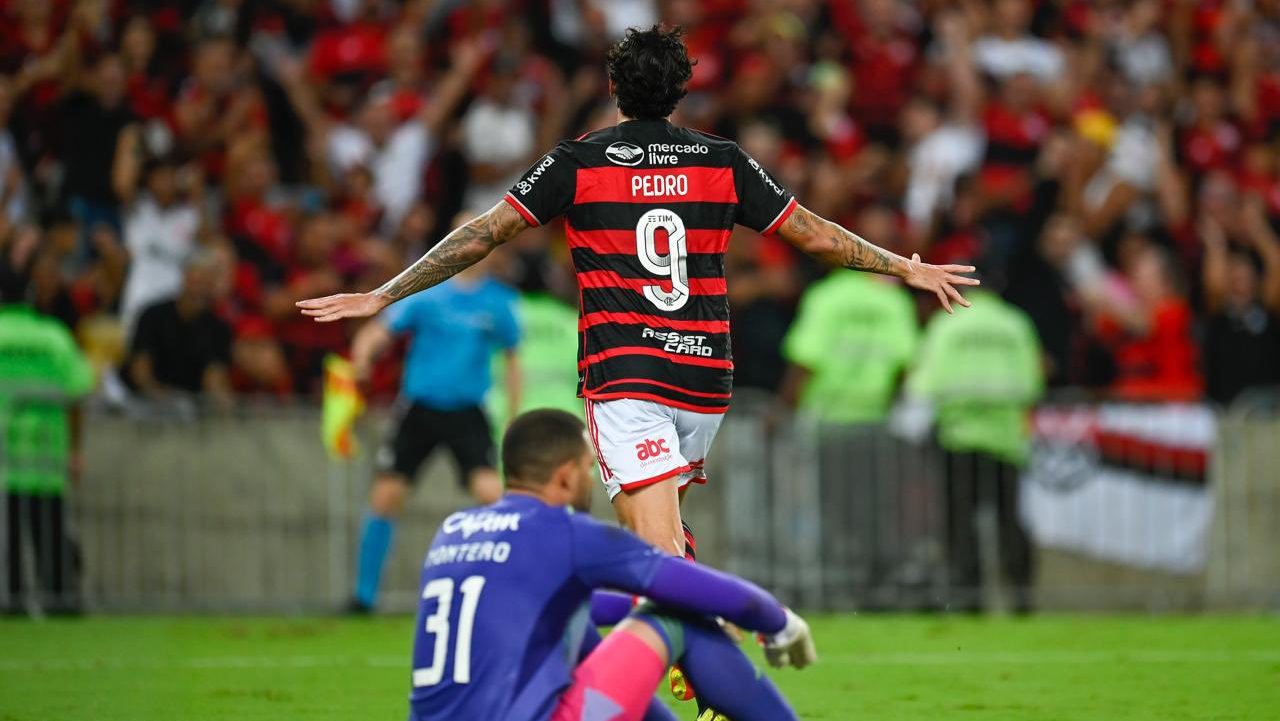 Flamengo vence Millonarios por 3 a 0 e garante vaga nas oitavas da Libertadores