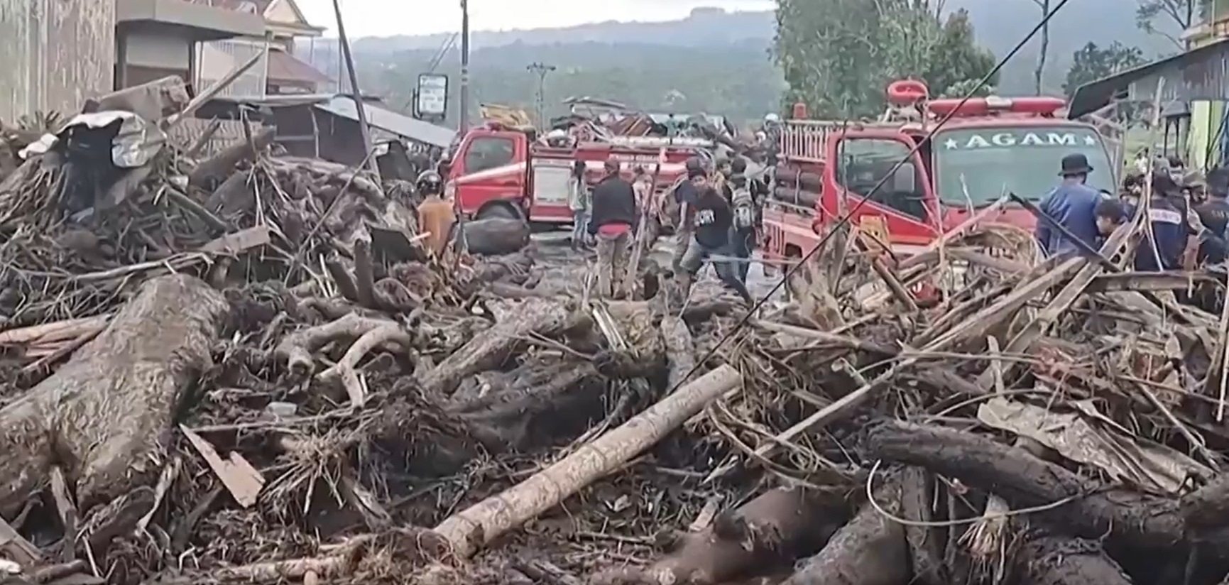 Tragédia na Indonésia e Afeganistão: chuvas intensas e lava vulcânica fria deixam mais de 300 mortos