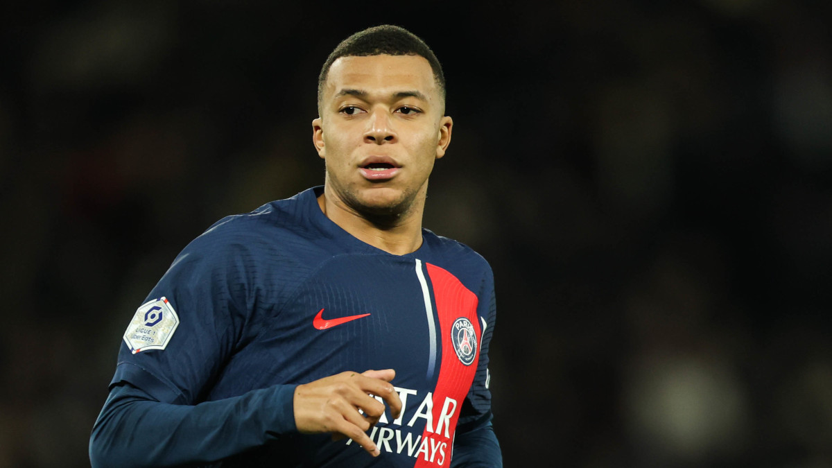 PSG tem dívida de R$330 milhões com Mbappé e jogador leva caso à Uefa