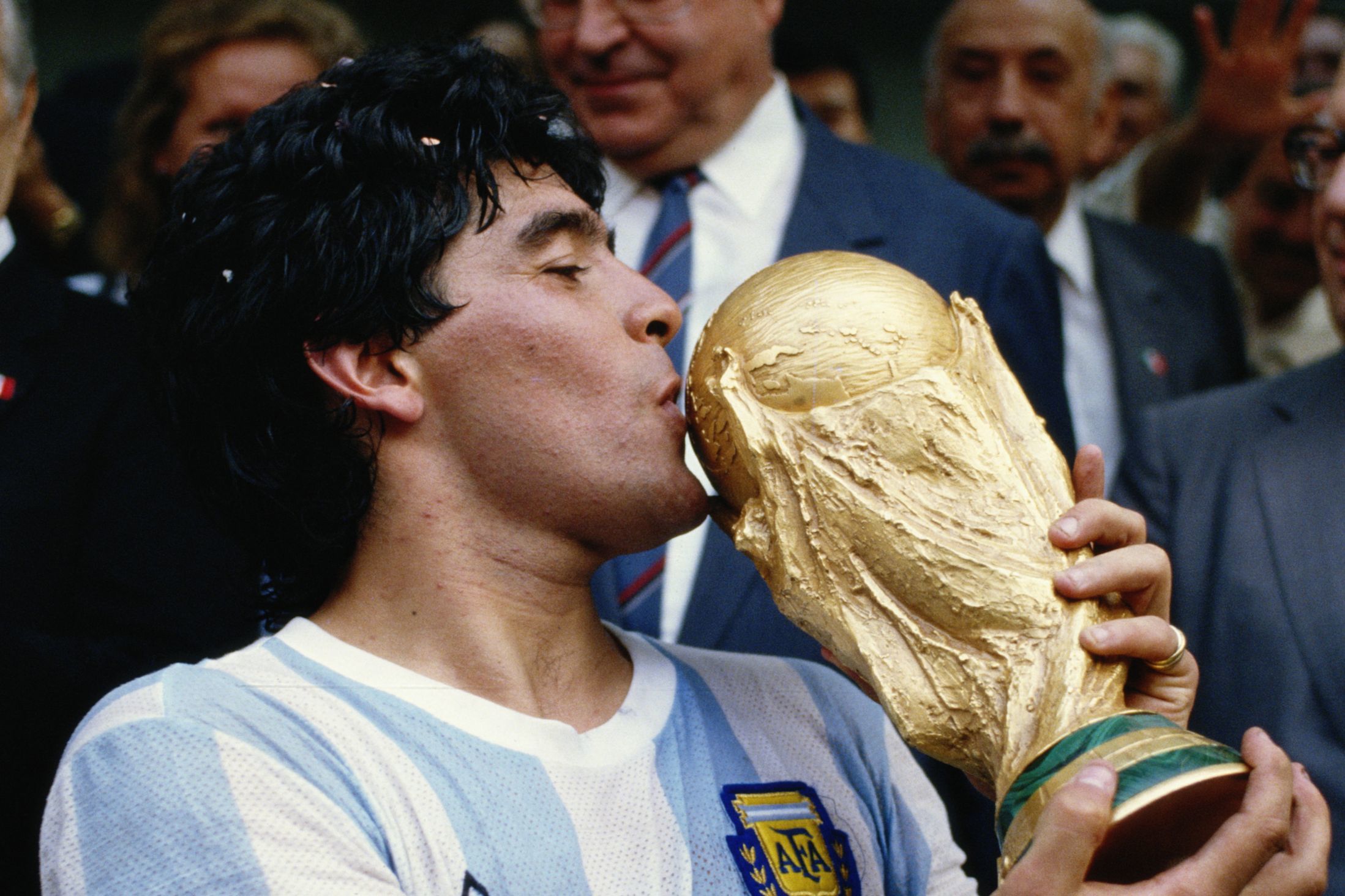 Bola de Ouro conquistada por Maradona em 1986 será leiloada