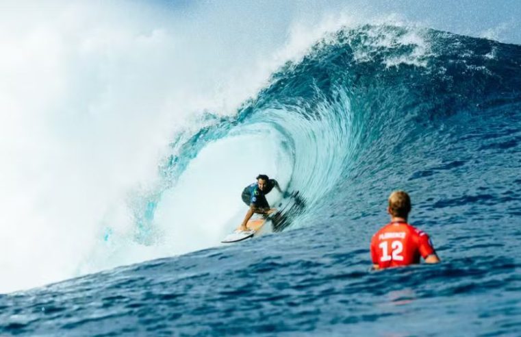 Surf: Ítalo Ferreira vence John John Florence e conquista título em Teahupoo, no Taiti, sede da competição nas Olimpíadas