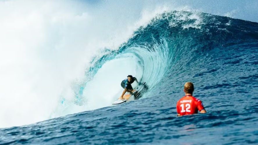 Surf: Ítalo Ferreira vence John John Florence e conquista título em Teahupoo, no Taiti, sede da competição nas Olimpíadas