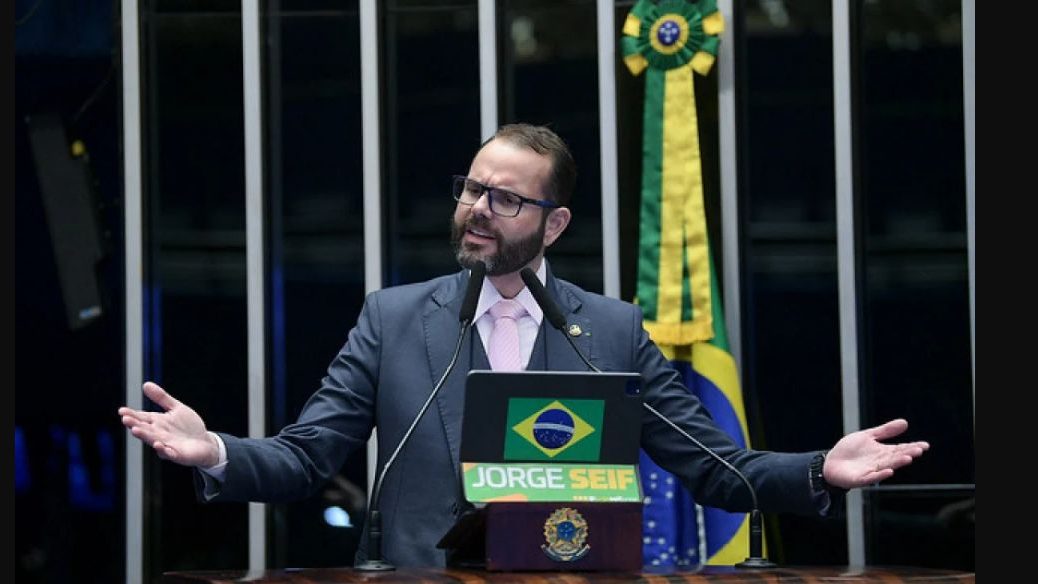 Senador bolsonarista pede desculpas por ter participado do show da Madonna em Copacabana