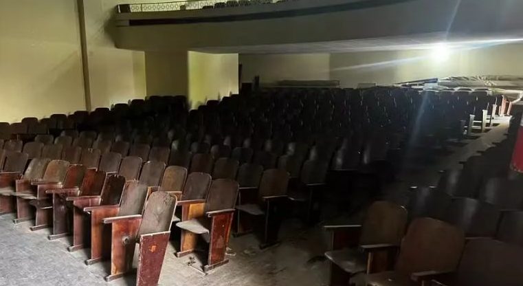 Teatro Grajaú reabre após dez anos fechado