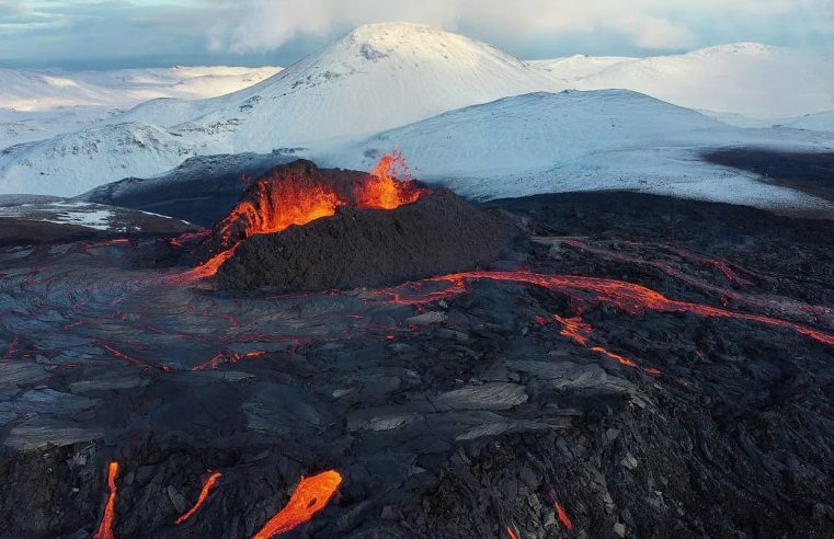 Vulcão na Islândia entra em erupção pela 5ª vez desde dezembro