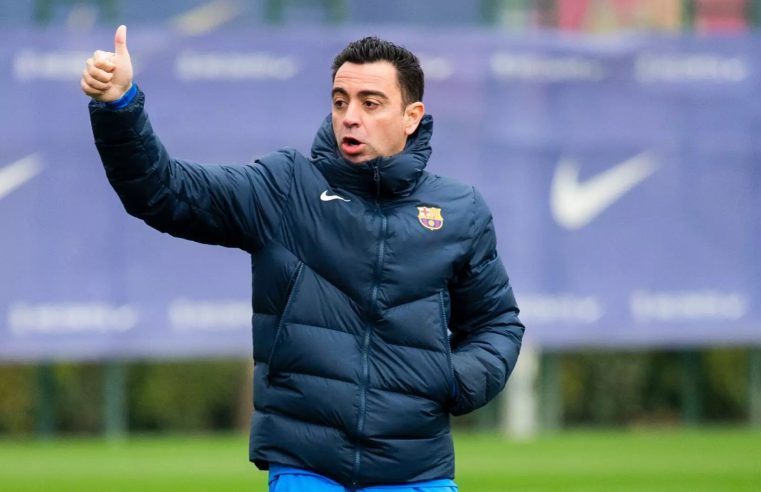 Ex-ídolo do Barcelona, treinador Xavi Hernández se despede do clube neste domingo (26)