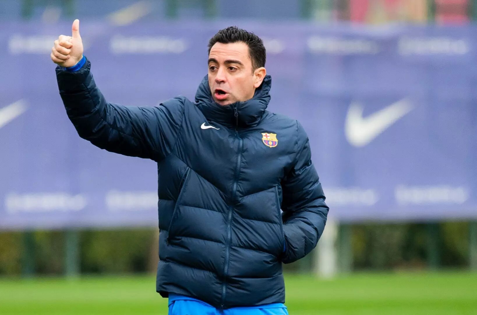 Ex-ídolo do Barcelona, treinador Xavi Hernández se despede do clube neste domingo (26)