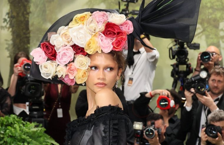 Met Gala: convidados apostam em looks floridos e rendados para tema inspirado em conto de ficção